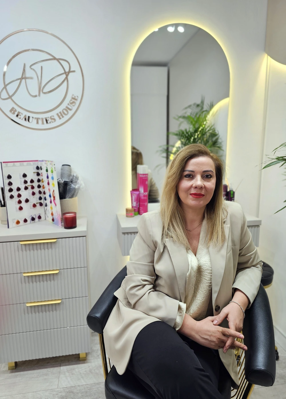 Alina - Tehnician Manichiură la Salon Beauties House București